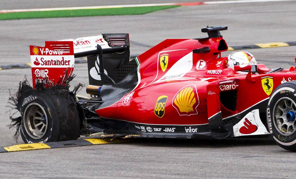 La gomma esplosa sulla Ferrari di Vettel. Reuters